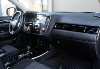 Подержанный автомобиль Mitsubishi Outlander 2021 года (9 фото)