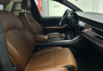 Подержанный автомобиль Audi Q8 2020 года (9 фото)