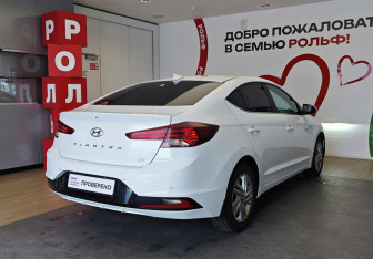 Подержанный автомобиль Hyundai Elantra Sedan 2020 года (4 фото)