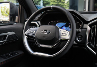 Подержанный автомобиль JAC T9 2025 года (11 фото)