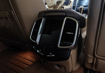 Подержанный автомобиль Porsche Cayenne 2013 года (8 фото)