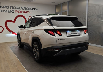 Подержанный автомобиль Hyundai Tucson 2022 года (6 фото)