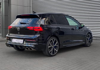 Подержанный автомобиль Volkswagen Golf R Hatchback 2021 года (5 фото)