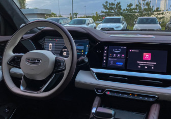 Подержанный автомобиль Geely Monjaro 2023 года (13 фото)