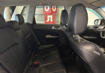 Подержанный автомобиль Subaru Forester Suv 2012 года (8 фото)