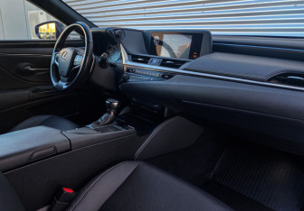 Подержанный автомобиль Lexus ES 2020 года (11 фото)