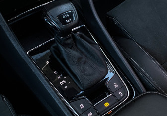 Подержанный автомобиль Skoda Karoq 2021 года (20 фото)