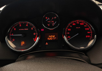 Подержанный автомобиль Peugeot 207 Hatchback 2007 года (14 фото)