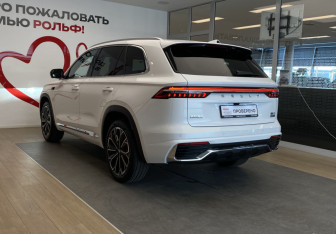 Подержанный автомобиль Geely Monjaro 2026 года (6 фото)