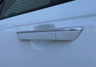 Подержанный автомобиль Kia Carnival 2021 года (18 фото)