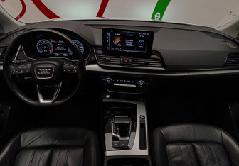 Подержанный автомобиль Audi Q5 2021 года (10 фото)