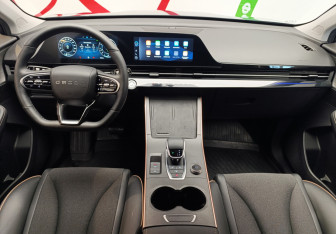 Подержанный автомобиль Omoda C5 2024 года (10 фото)