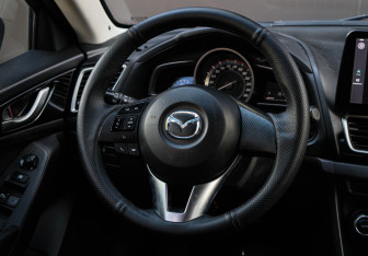 Подержанный автомобиль Mazda 3 Sedan 2015 года (11 фото)
