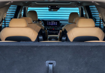 Подержанный автомобиль Kia Carnival 2022 года (10 фото)