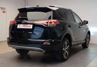 Подержанный автомобиль Toyota RAV4 2019 года (4 фото)