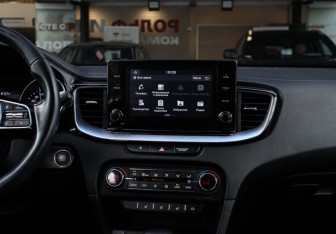 Подержанный автомобиль Kia Ceed Hatchback 2020 года (10 фото)