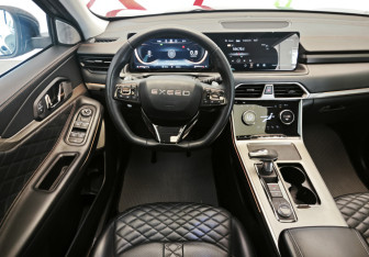 Подержанный автомобиль Exeed TXL 2023 года (18 фото)
