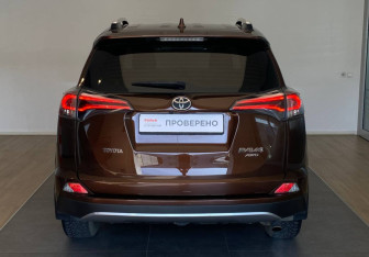 Подержанный автомобиль Toyota RAV4 2017 года (5 фото)