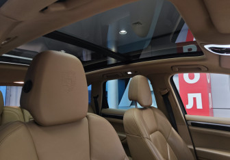 Подержанный автомобиль Porsche Cayenne 2013 года (10 фото)