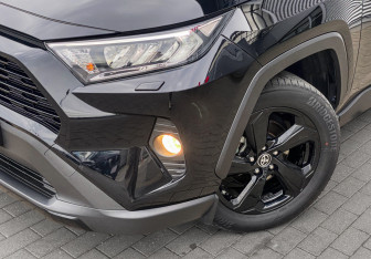 Подержанный автомобиль Toyota RAV4 2022 года (4 фото)