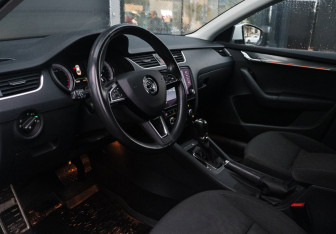 Подержанный автомобиль Skoda Octavia Liftback 2017 года (13 фото)