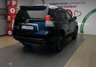 Подержанный автомобиль Toyota Land Cruiser Prado 2012 года (4 фото)