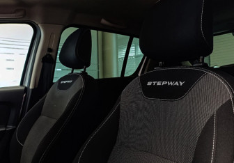 Подержанный автомобиль Renault Sandero 2022 года (15 фото)