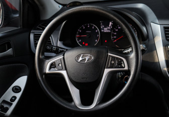 Подержанный автомобиль Hyundai Solaris Hatchback 2012 года (11 фото)