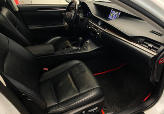 Подержанный автомобиль Lexus ES 2012 года (8 фото)