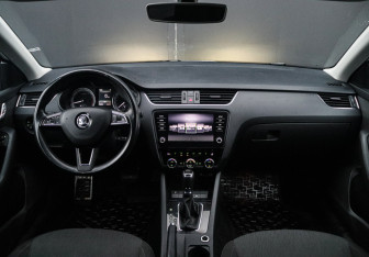 Подержанный автомобиль Skoda Octavia Liftback 2017 года (10 фото)
