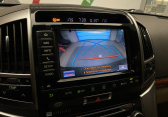 Подержанный автомобиль Toyota Land Cruiser Suv 2012 года (25 фото)