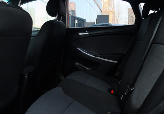 Подержанный автомобиль Hyundai Solaris Hatchback 2012 года (8 фото)