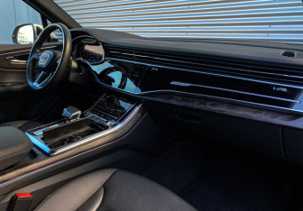 Подержанный автомобиль Audi Q7 2020 года (10 фото)