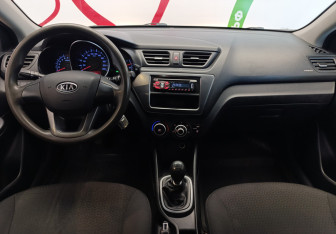 Подержанный автомобиль Kia Rio Hatchback 2012 года (8 фото)