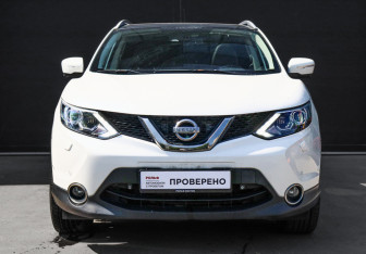 Подержанный автомобиль Nissan Qashqai 2014 года (2 фото)