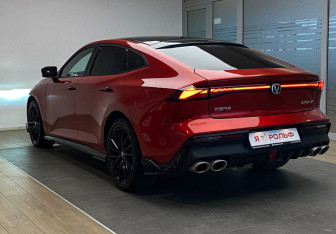 Подержанный автомобиль Changan UNI-V 2023 года (6 фото)