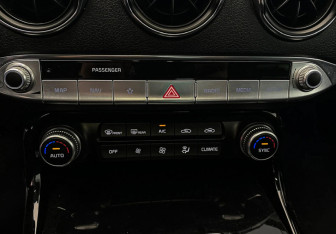 Подержанный автомобиль Kia Stinger 2021 года (13 фото)