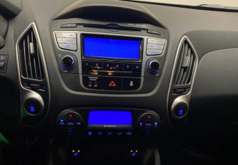 Подержанный автомобиль Hyundai ix35 2012 года (17 фото)