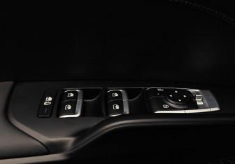 Подержанный автомобиль Kia K5 2025 года (17 фото)