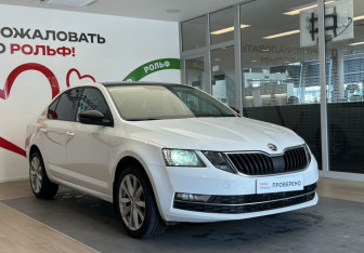 Подержанный автомобиль Skoda Octavia Liftback 2017 года (3 фото)