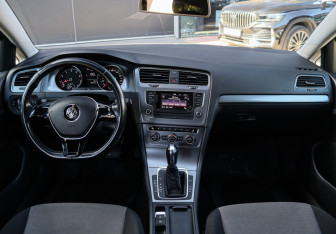 Подержанный автомобиль Volkswagen Golf Hatchback 2013 года (9 фото)