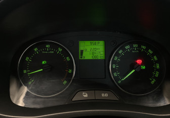 Подержанный автомобиль Skoda Fabia Hatchback 2011 года (14 фото)