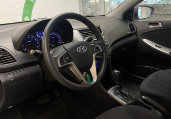 Подержанный автомобиль Hyundai Solaris Hatchback 2015 года (13 фото)