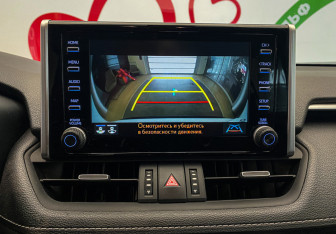 Подержанный автомобиль Toyota RAV4 2021 года (16 фото)