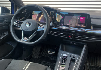 Подержанный автомобиль Volkswagen Golf Hatchback 2021 года (14 фото)