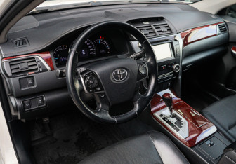 Подержанный автомобиль Toyota Camry Sedan 2013 года (13 фото)