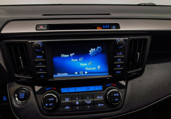 Подержанный автомобиль Toyota RAV4 2019 года (15 фото)