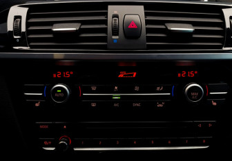 Подержанный автомобиль BMW X4 2016 года (20 фото)