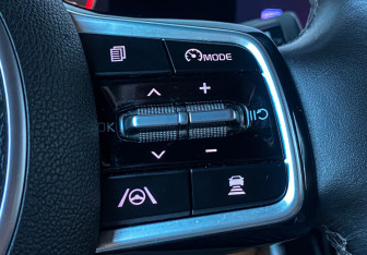 Подержанный автомобиль Kia Carnival 2021 года (20 фото)