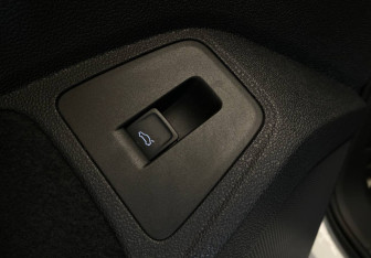 Подержанный автомобиль Volkswagen Tiguan 2019 года (13 фото)